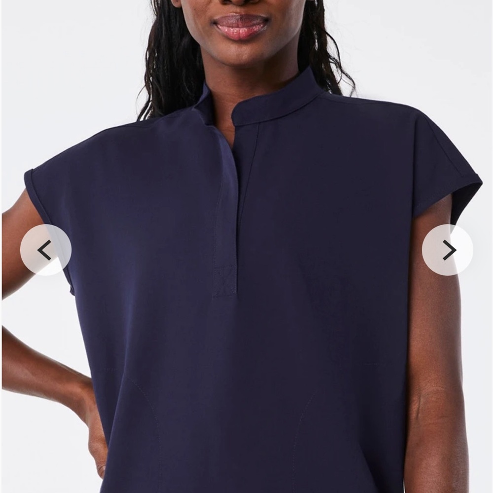 Figs Rafaela scrub top navy M